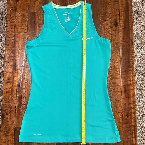 NIKE PRO WOMEN’S GREEN TANK TOP SLEEVELESS V-NECK / M - Picture 5 of 5